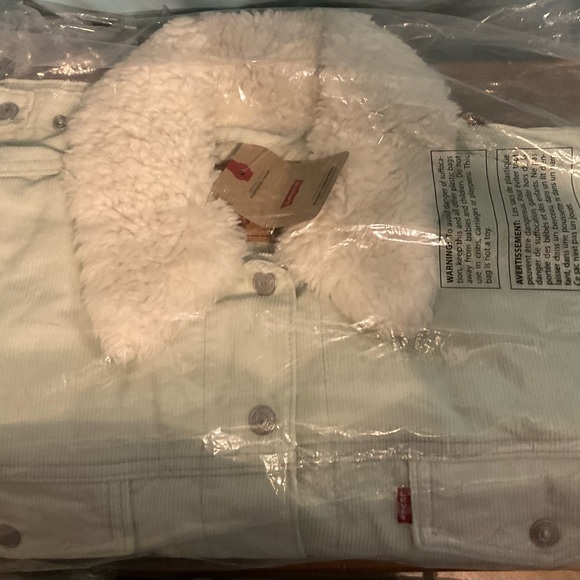 Levi's Women’s Sherpa Baby Cropped Trucker Jacket Mint XL - Picture 5 of 9